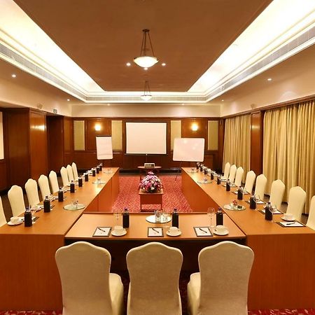 Greenpark Chennai Ngoại thất bức ảnh A meeting room at a hotel