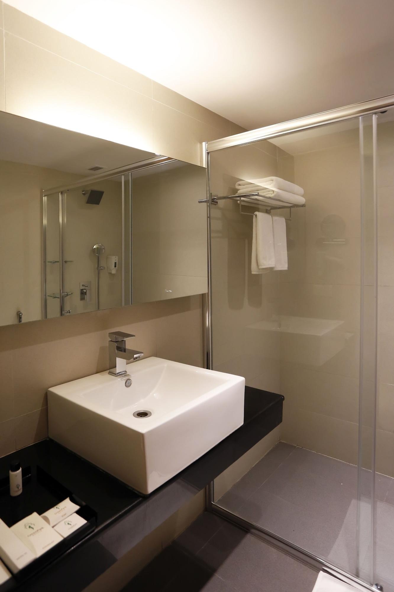 Greenpark Chennai Ngoại thất bức ảnh A bathroom in a hotel