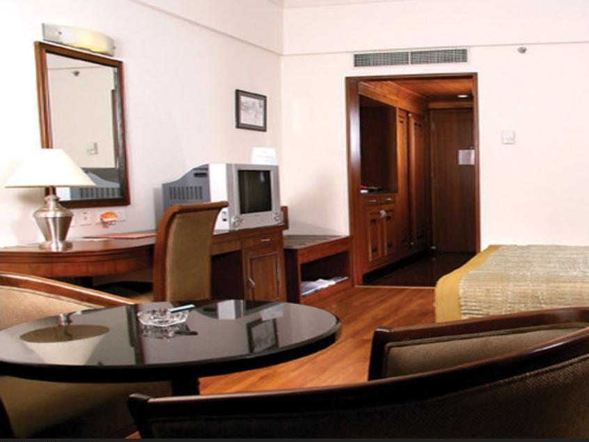 Greenpark Chennai Ngoại thất bức ảnh A room at the hotel