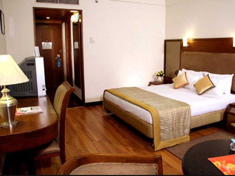 Greenpark Chennai Ngoại thất bức ảnh A room at the Imperial
