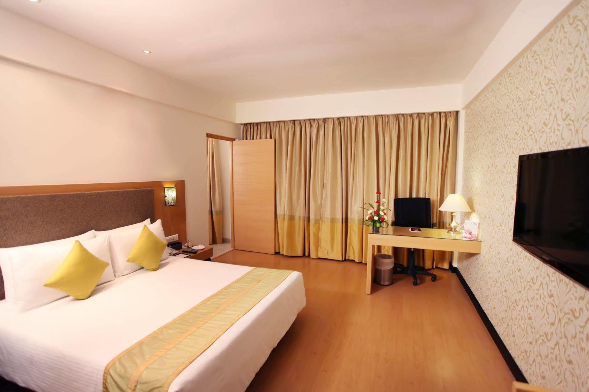 Greenpark Chennai Ngoại thất bức ảnh A room at the hotel