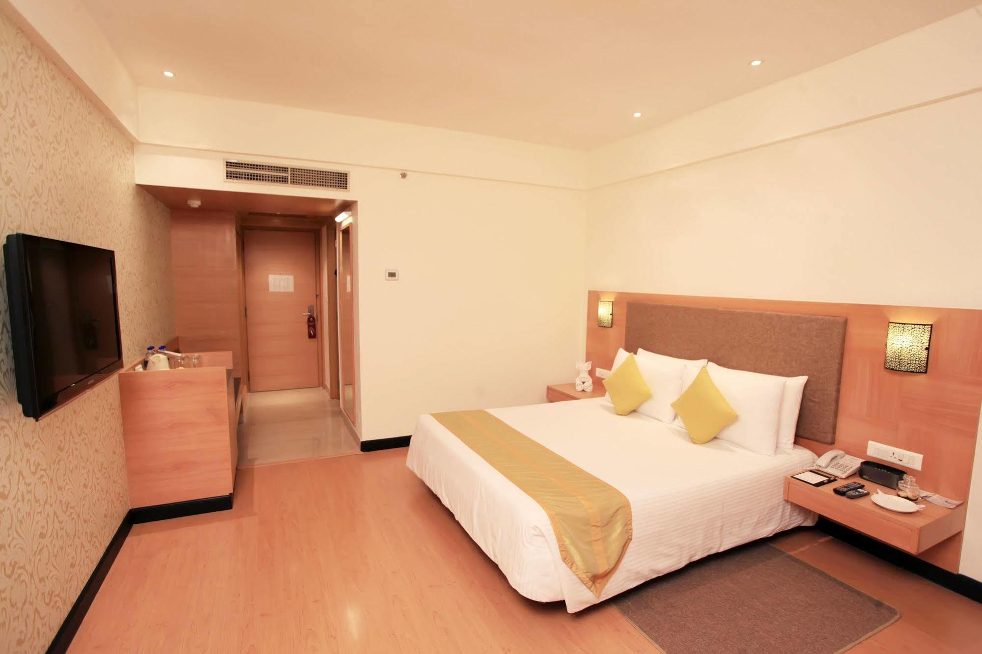 Greenpark Chennai Ngoại thất bức ảnh A room at the hotel