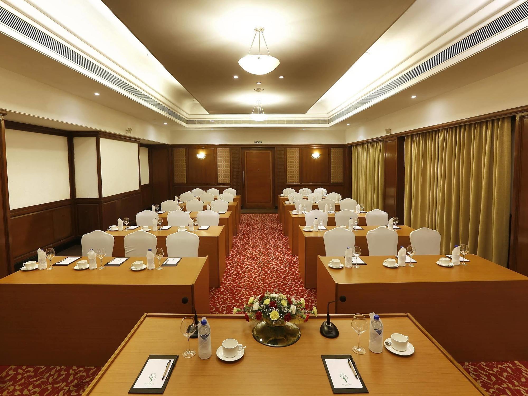 Greenpark Chennai Ngoại thất bức ảnh Meeting room at the Taj Bengal