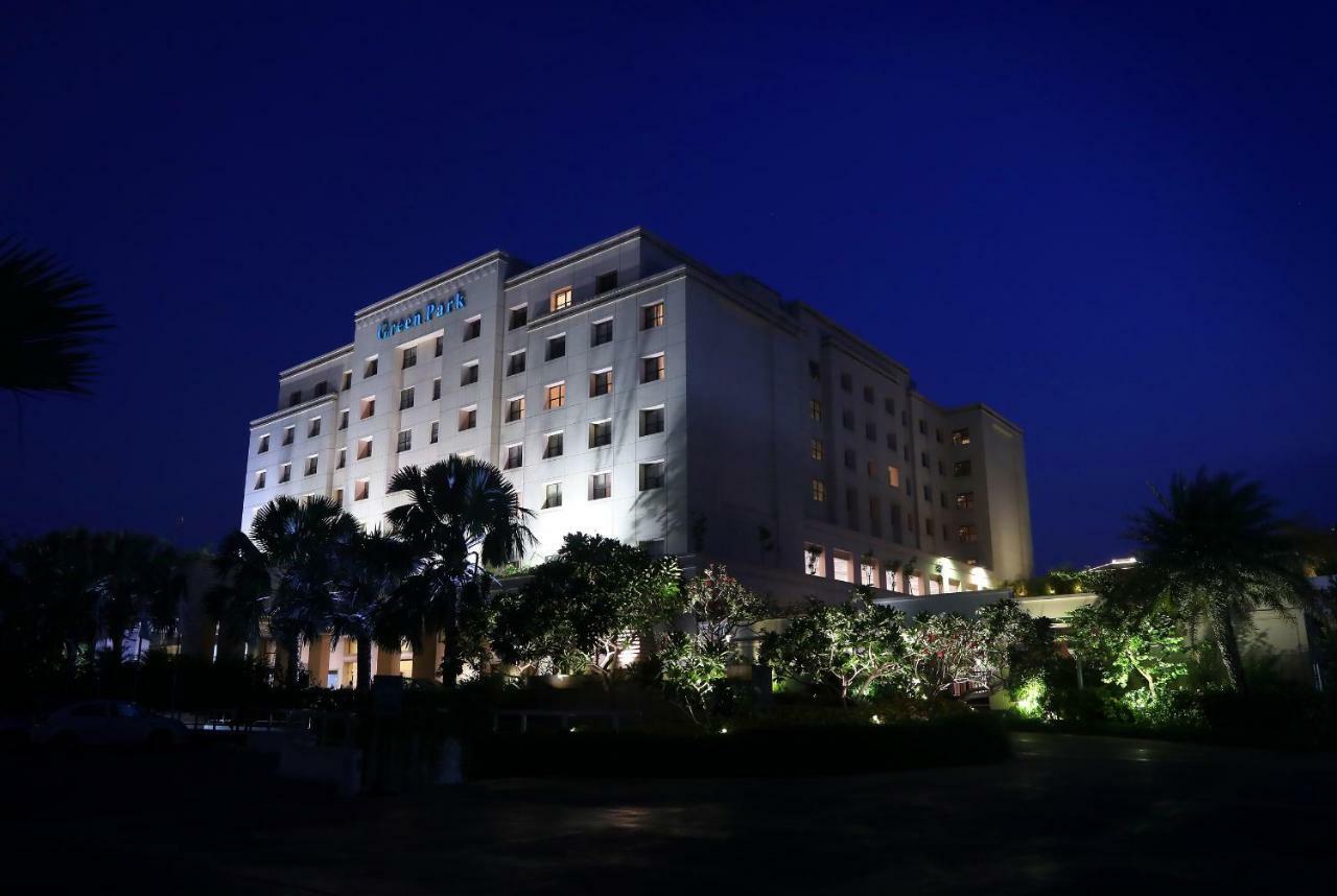 Greenpark Chennai Ngoại thất bức ảnh The hotel at night