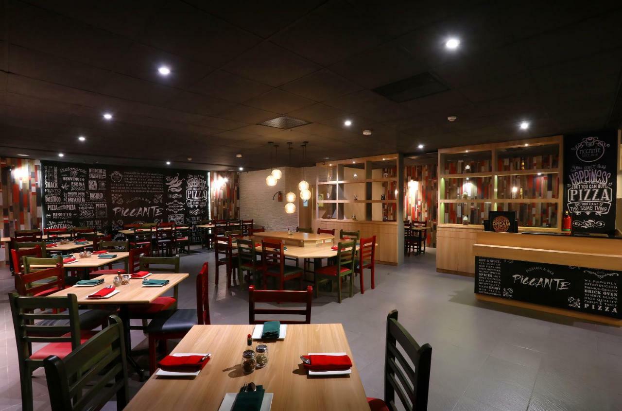Greenpark Chennai Ngoại thất bức ảnh Interior of a restaurant in Paris