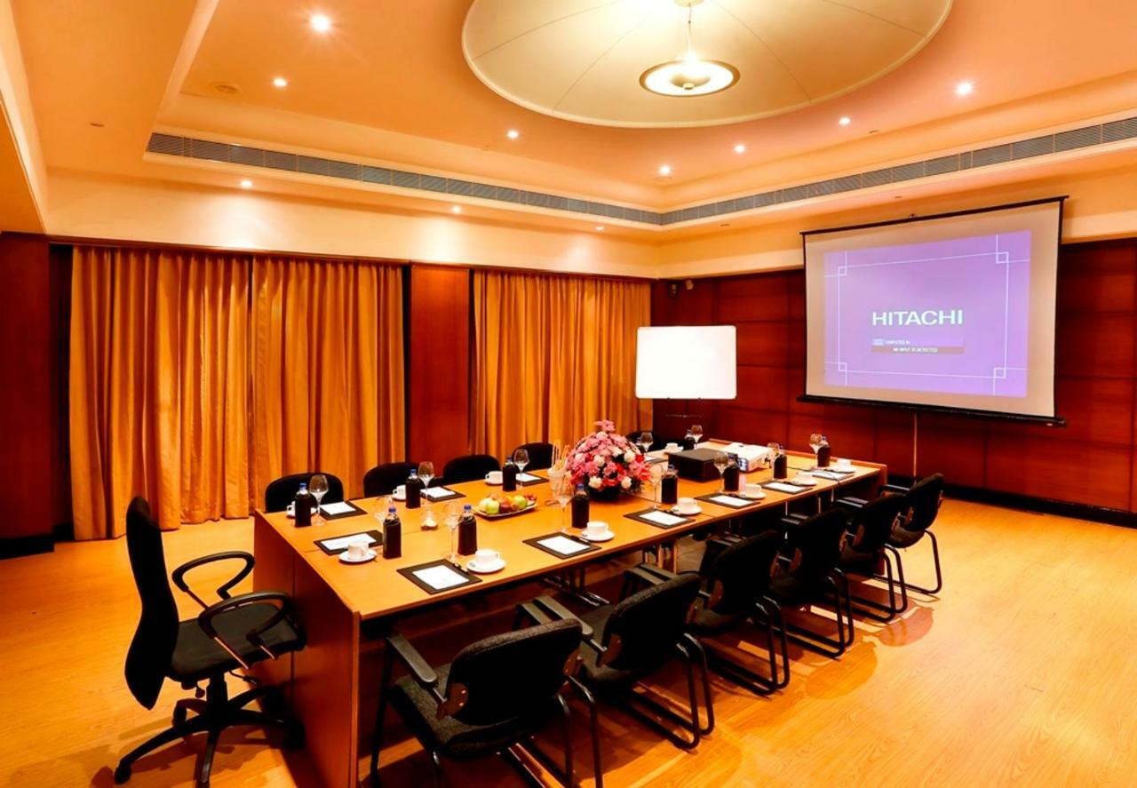 Greenpark Chennai Ngoại thất bức ảnh Boardroom at the Taj Bengal